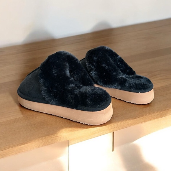 Women’s Black Faux Fur Slippers | Size 7.5–8 | New Cozy Indoor Shoes - Picture 6 of 6